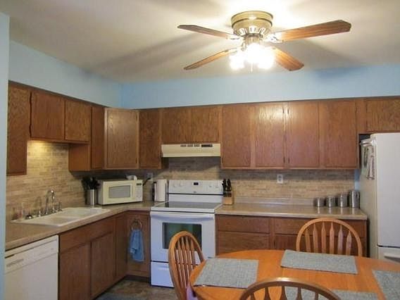 3rd image of 10344 W Parkwood Dr