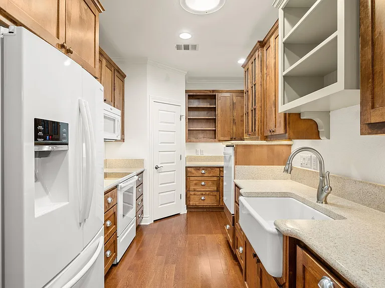 5201 Big Spring St — Photo 11