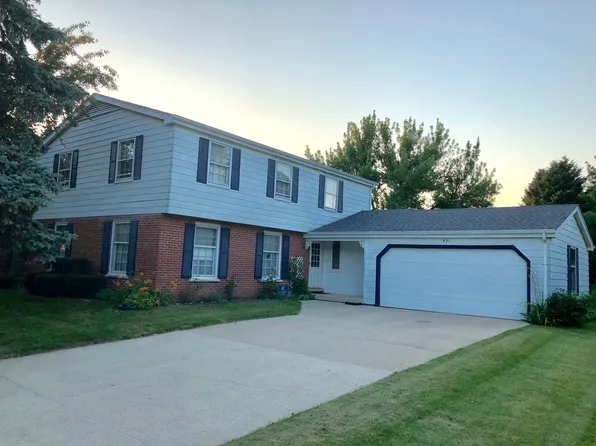 921 Iroquois Ave, Naperville, IL 60563