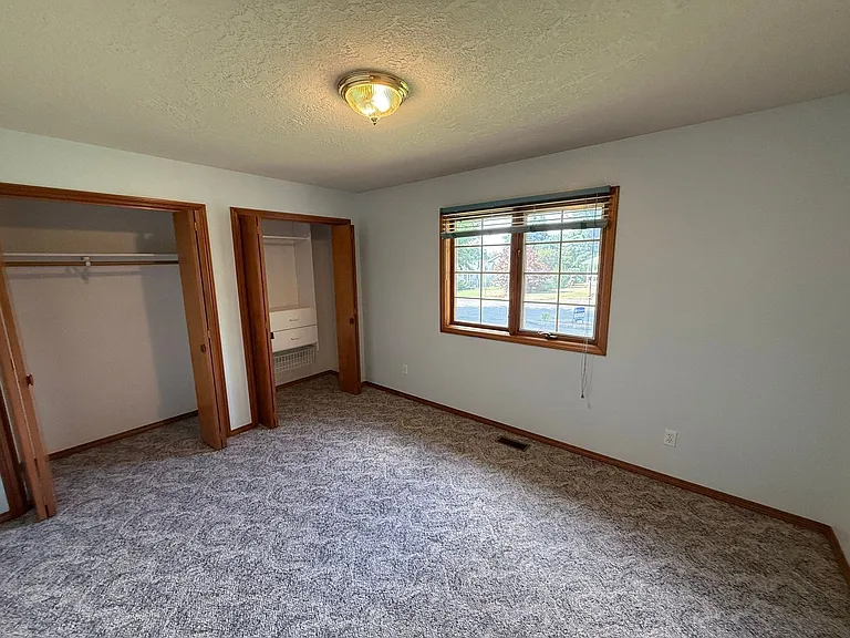 460 SE Conifer Pl — Photo 20