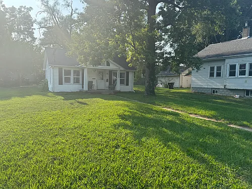 2305 N Ellis St Photo 1