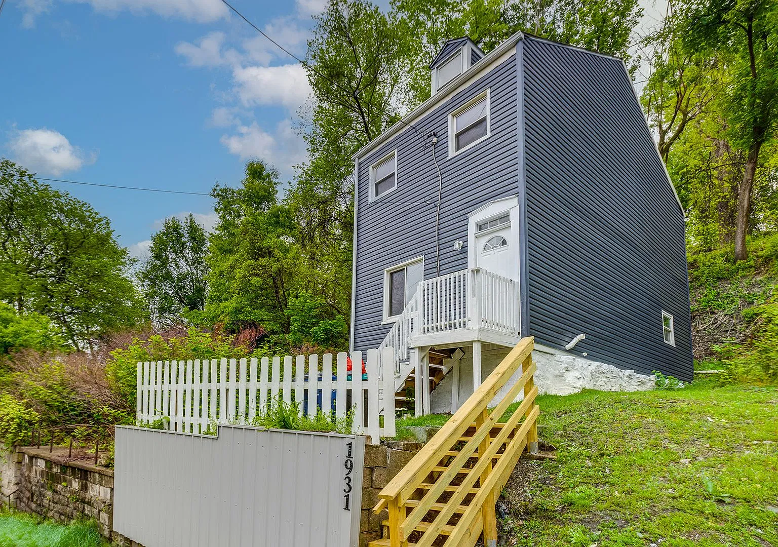 2 Bedroom 1 Bathroom Single Family Home w/finished attic ! (Perry South Neighborhood) — Photo 1