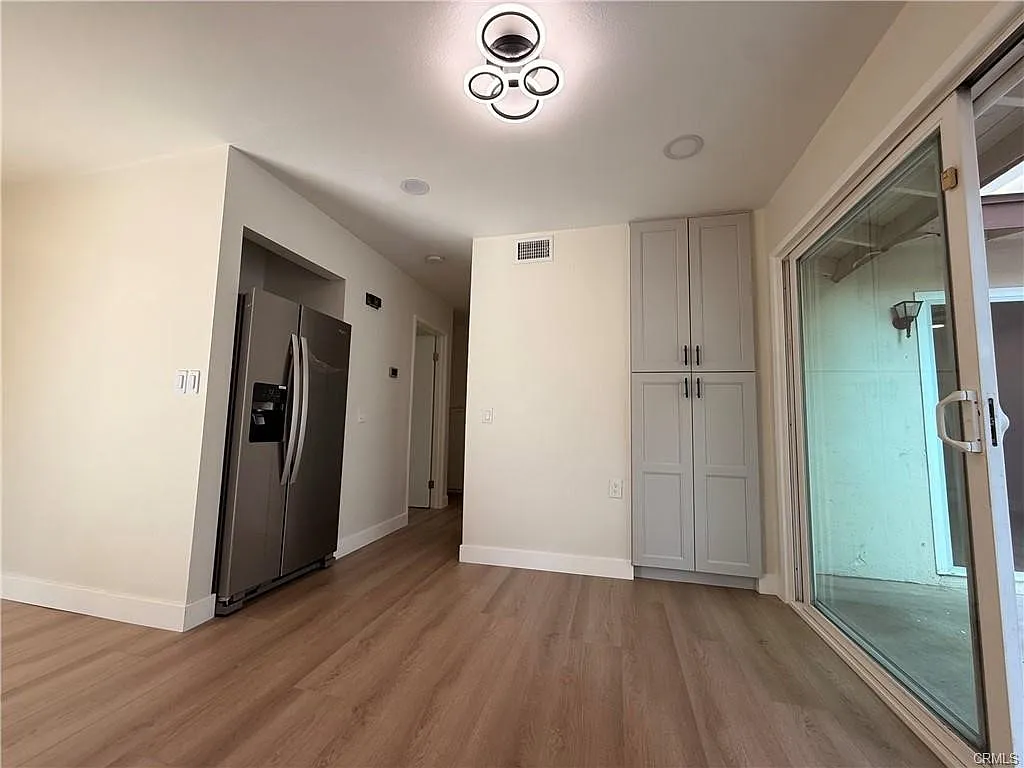 3 bed, 972 sqft, $2,650 — Photo 3