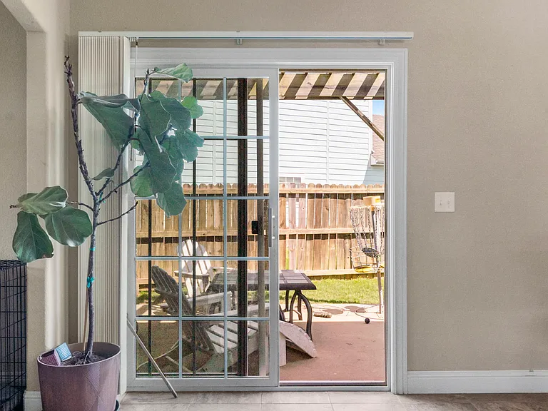 4263 W Marlowe Ln — Photo 8
