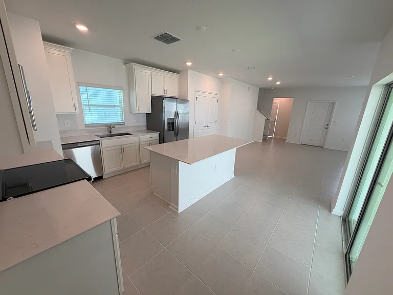 4700 Millenia Blvd — Photo 10