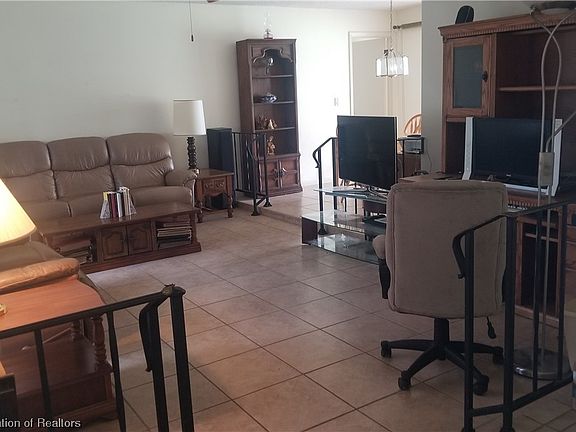 5th image of 104 Apple Tree Ave