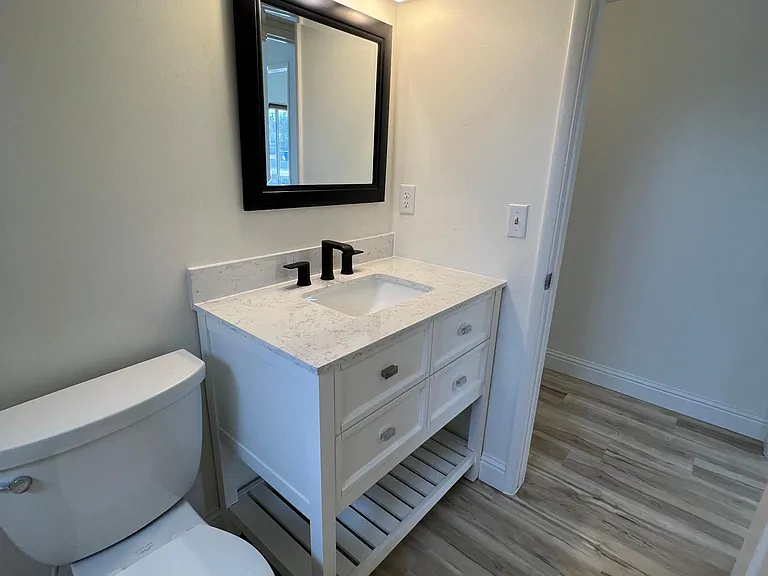 212 Acacia Ave — Photo 2