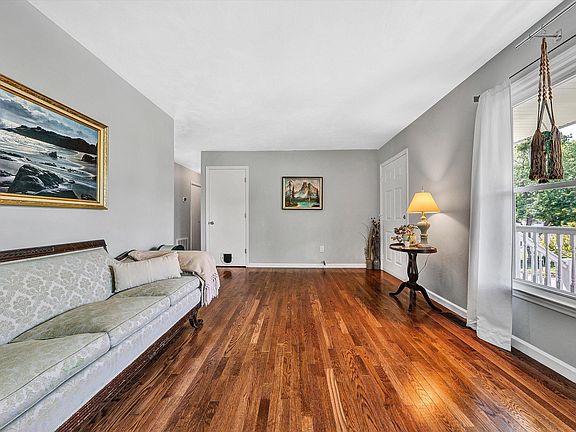 3rd image of 4831 Candlelight Cir