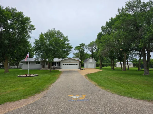 2250 18th Ave, Windom, MN 56101