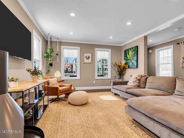510 Lareine Ave — Photo 6