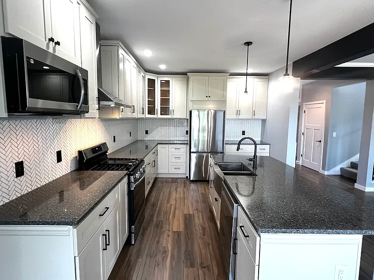 1306 Roberto Rd — Photo 9