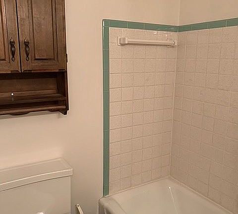 Main bath with tub/shower