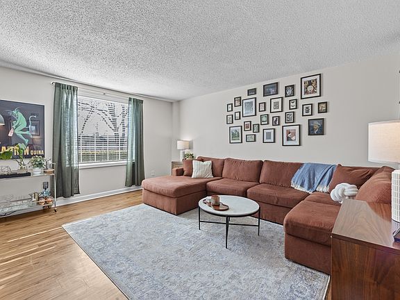 4th image of 913 Coarsey Dr