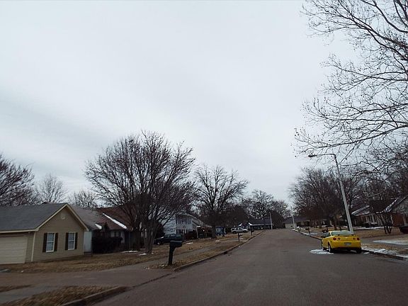 4th image of 4762 Roswell Dr