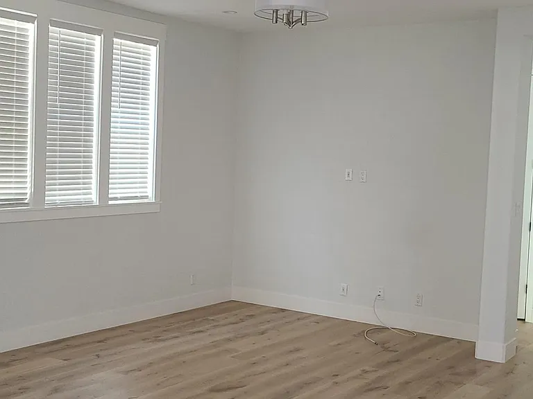 324 Grand Blvd — Photo 11
