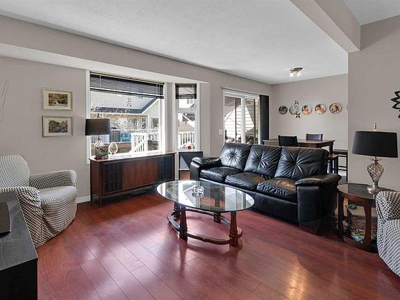 4th image of 567 E Edmonton Trl NE #45