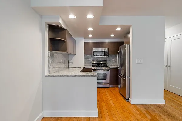 Rented by Stonehenge NYC LLC | media 13