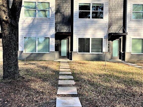 3rd image of 806 W 32nd St