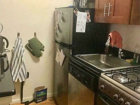 2nd image of 6 Charles St APT 1a