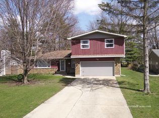 12 Summit Ave, Dundee, IL 60118