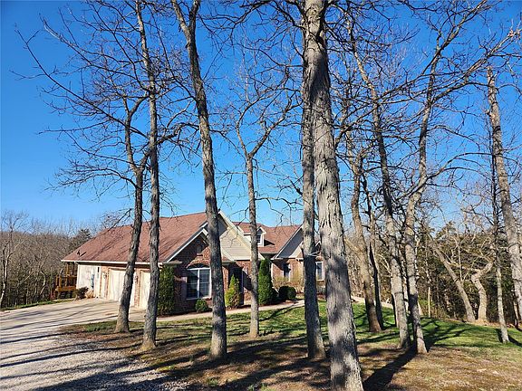 3rd image of 424 Winding Woods Dr