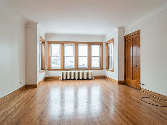 2nd image of 5047 W Oakdale Ave