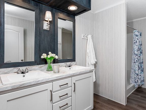 5th image of 21 Pine Ave #21