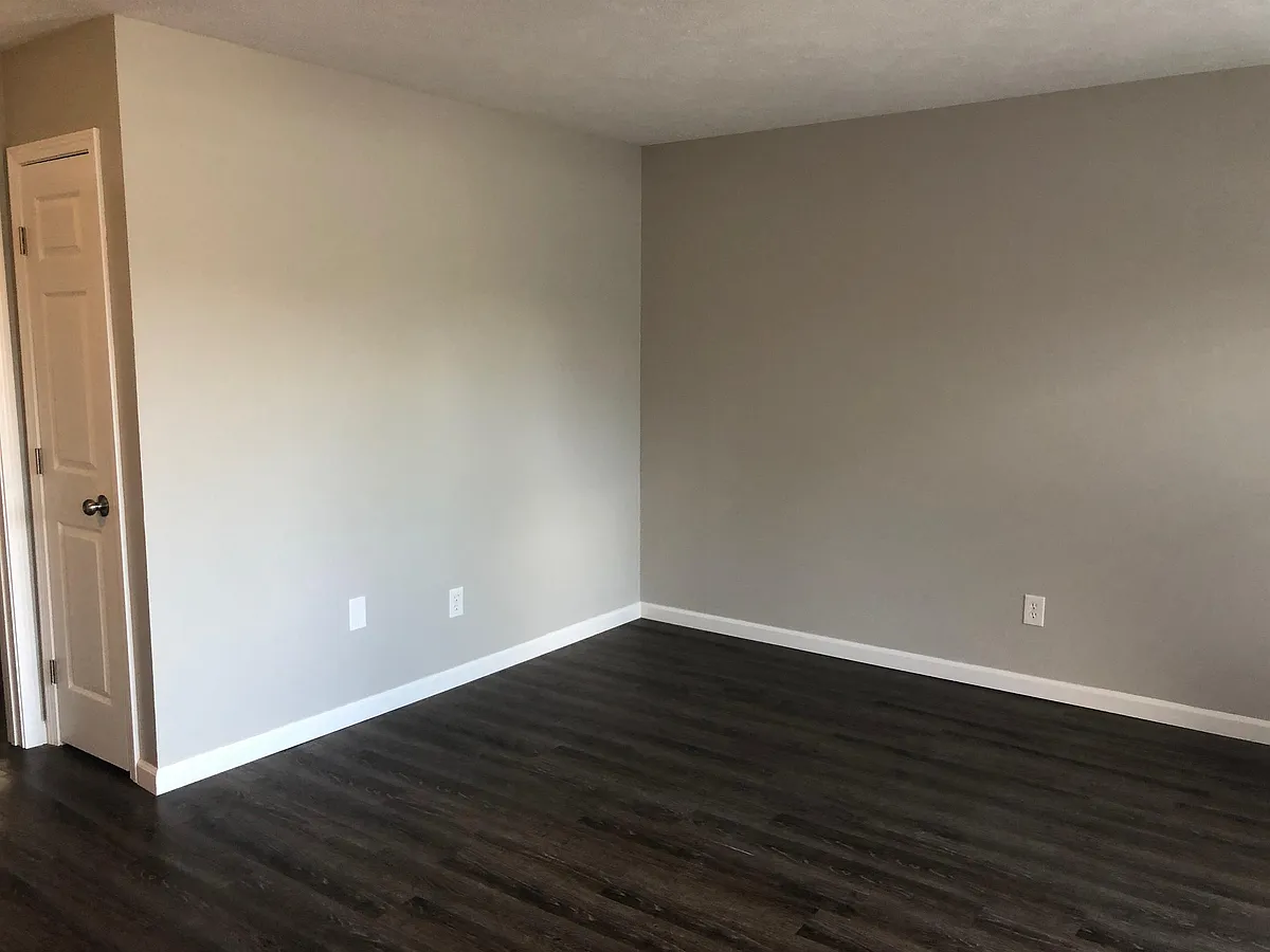 Building Photo - 4800 Saddlebrook Ln #2