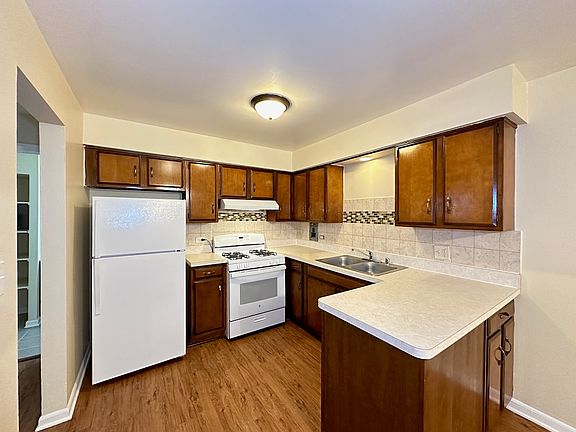 2nd image of 610 N Lincoln Ave #40G