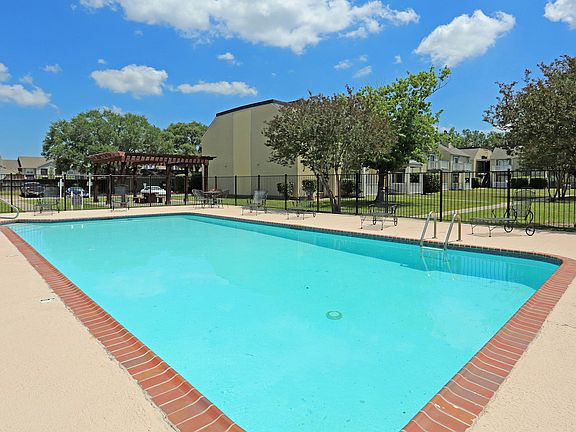 4th image of 5020 Pecan Acres St APT 01B