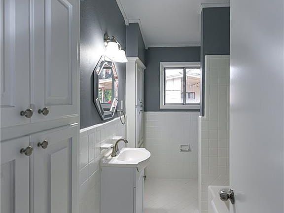 5th image of 8528 Edgewood Pl
