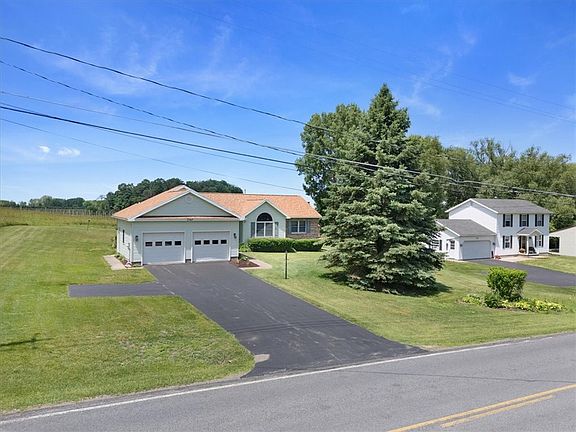 2nd image of 7587 Salmon Creek Rd