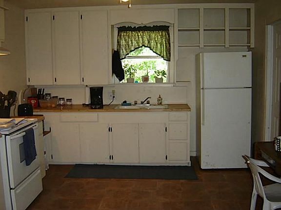 5th image of 2904 W Park Row Blvd