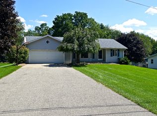 11138 8th Ave NW, Grand Rapids, MI 49534