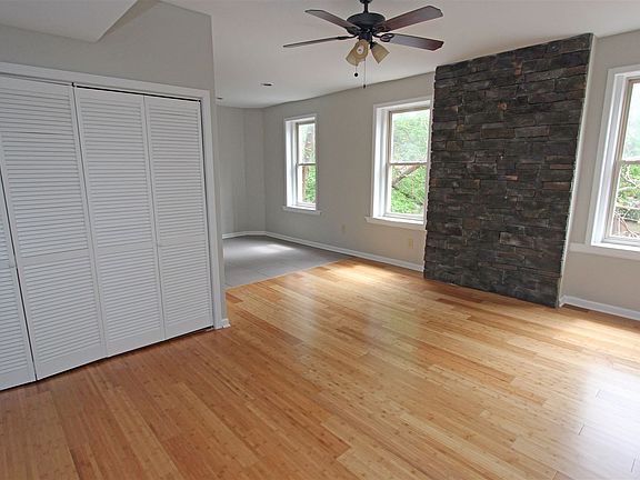 2nd image of 830 Mellon St #5094793