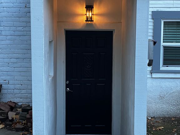 3rd image of 376 2nd St APT B