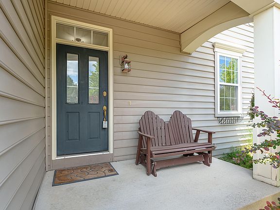 3rd image of 6790 Orchard Meadow Dr
