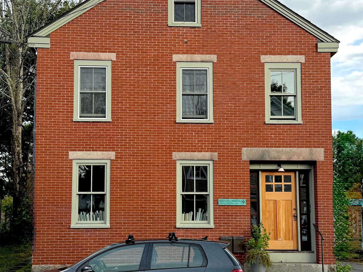 2 bed, 800 sqft, $1,750 — Photo 1