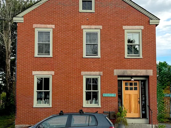 11 Middle St #2A, Saco, ME 04072