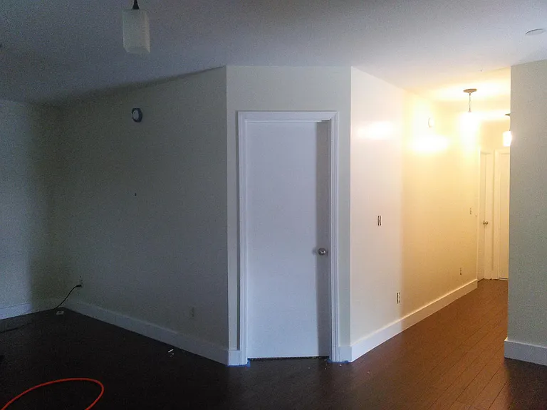 317 Parker St — Photo 6
