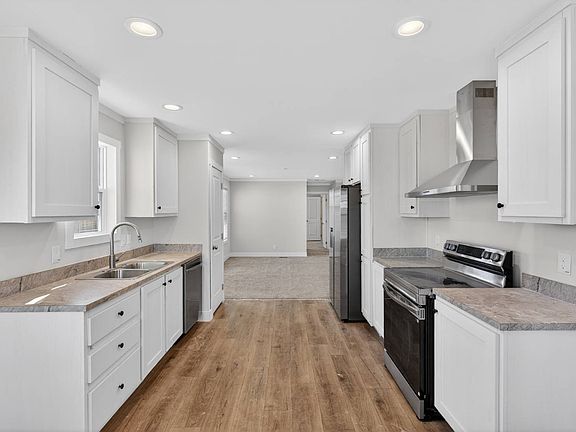 3rd image of 250 Nelle Ave #15