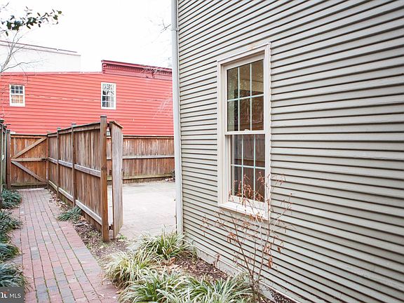 4th image of 1224 Prince St