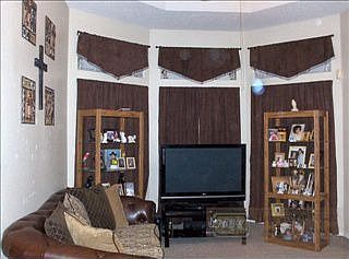 3rd image of 130 Park Ln W