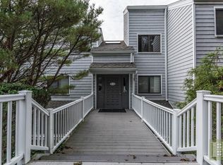 20 Rowayton Woods Dr, Norwalk, CT 06854