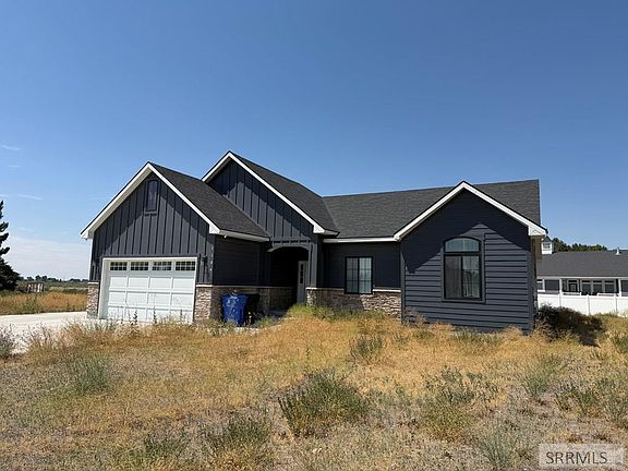 5th image of 1104 Cypress Loop
