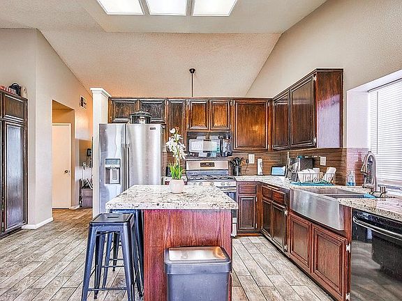 2nd image of 27568 Camino Bella