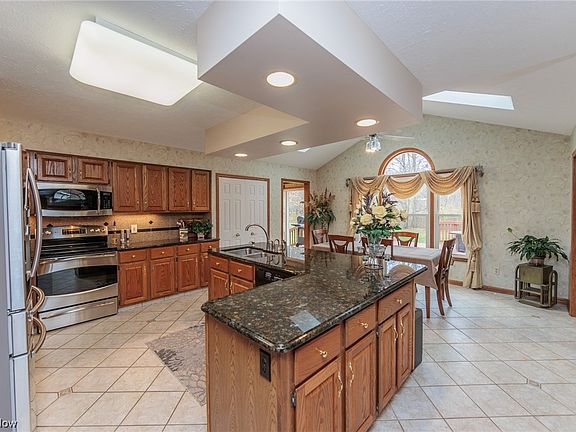5th image of 3095 Killingworth Ln