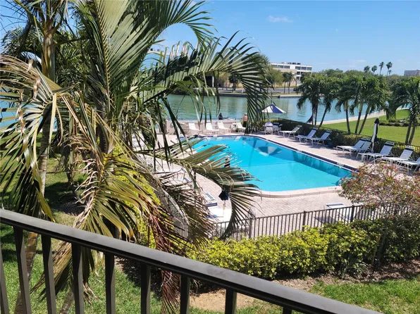 7405 Bay Island Dr S, South Pasadena, FL