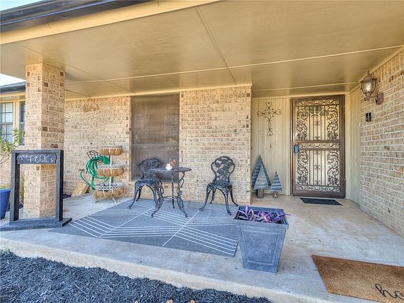 3rd image of 10617 S Winston Way