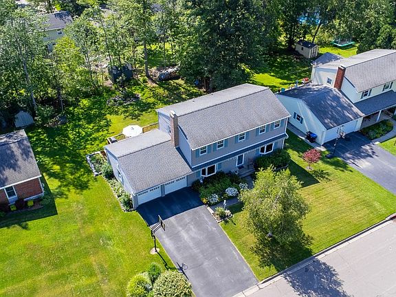3rd image of 28 Oakwood Dr